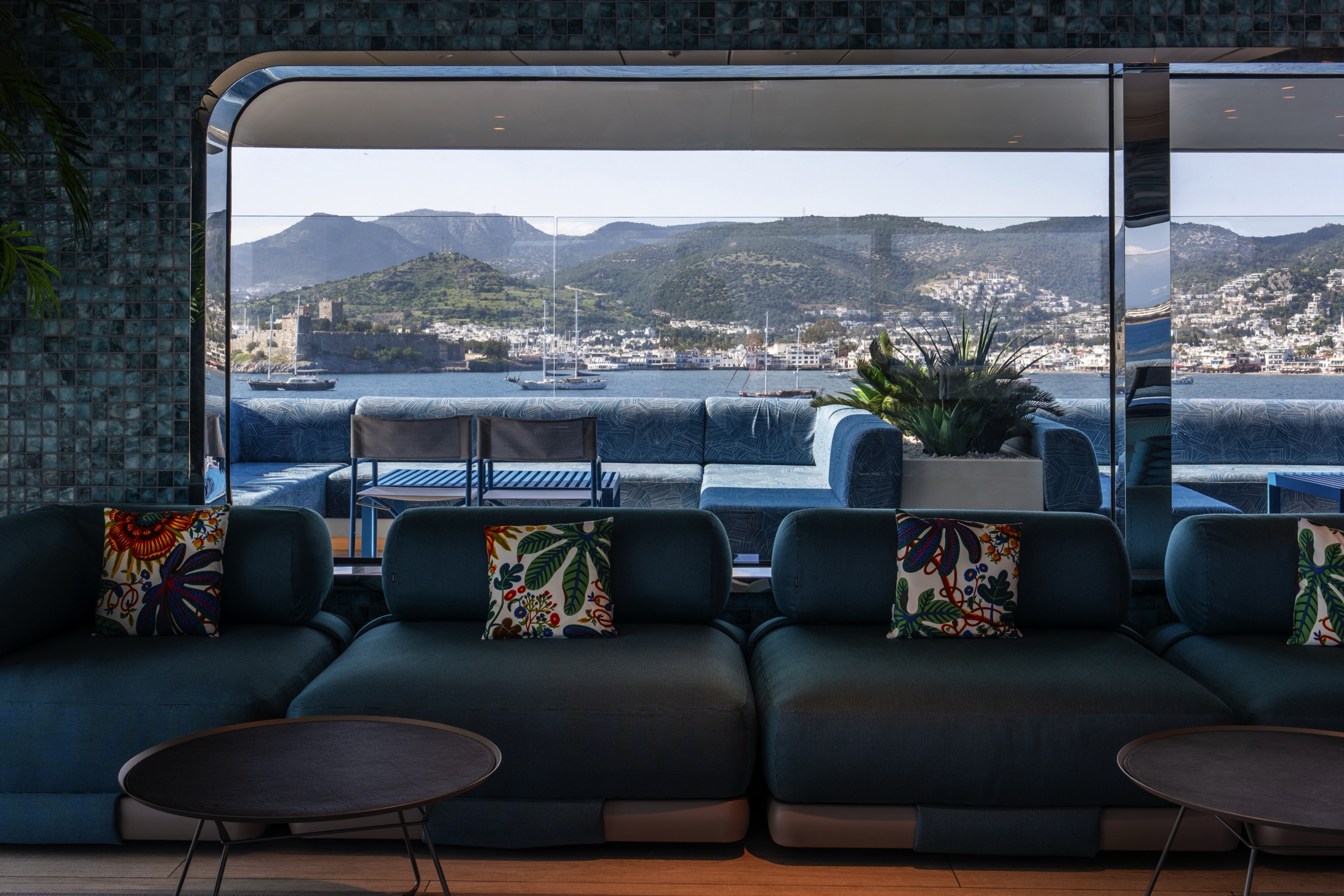 Emerald Kaia - Sky Bar